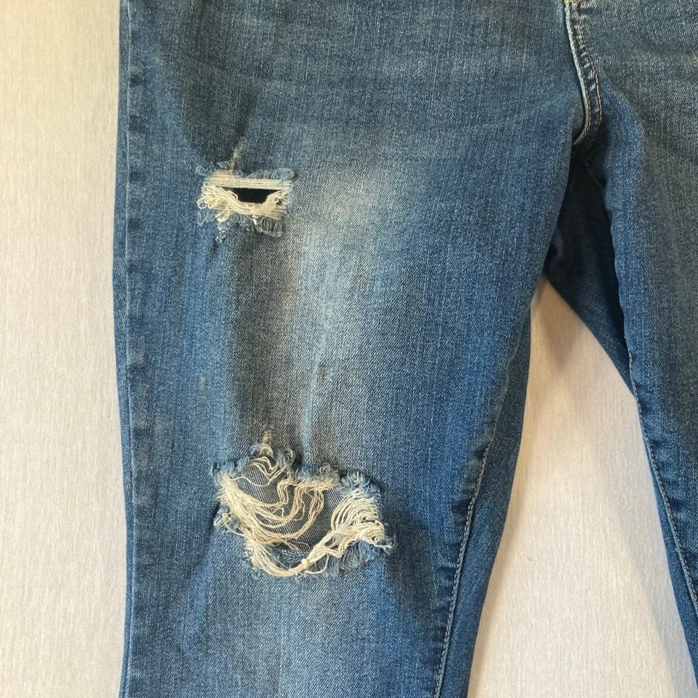Judy Blue 14W Relaxed Fit Distressed Skinny Jeans Medium Wash Raw Hem 25